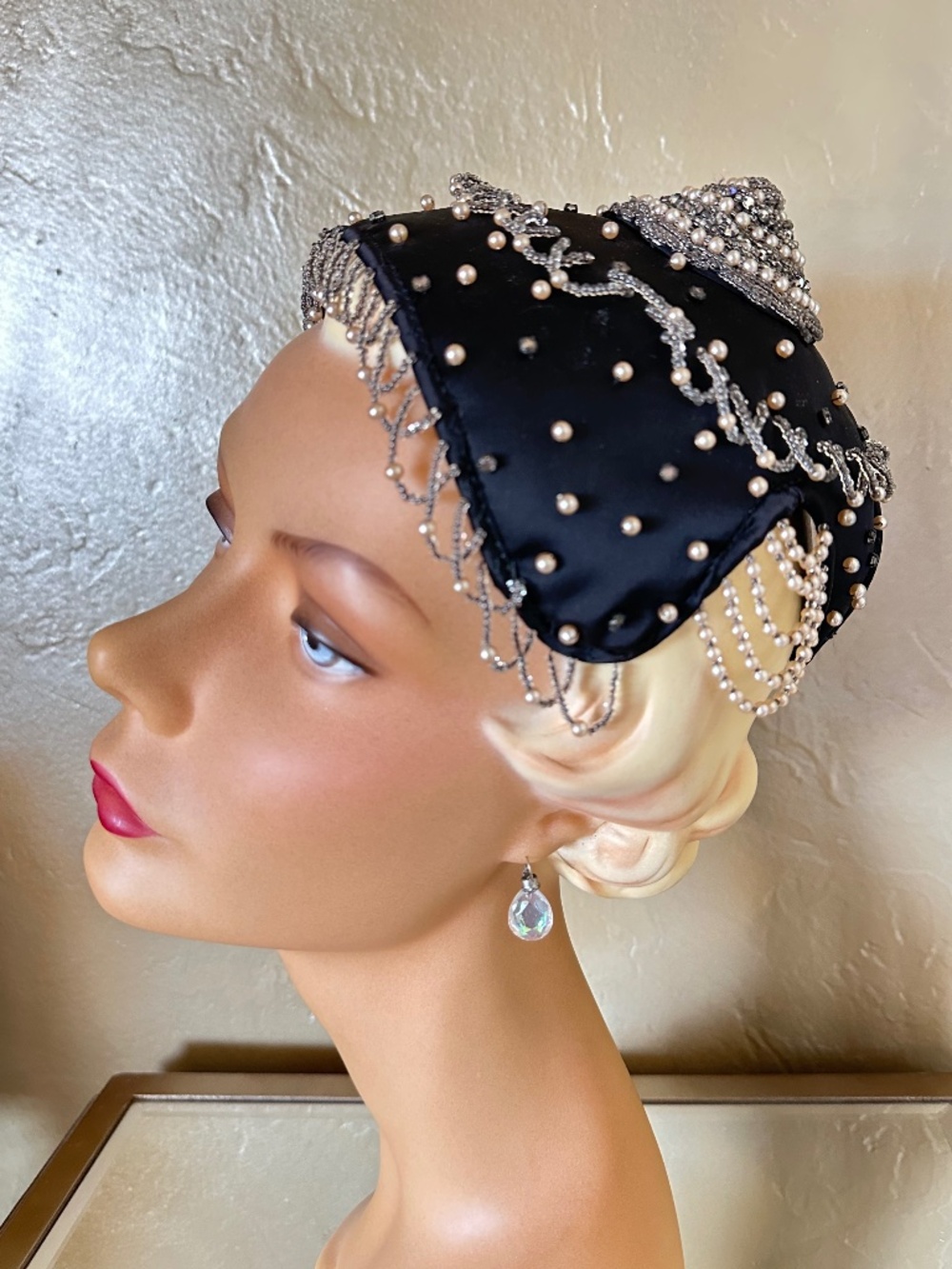 SENSATIONAL  1950s' BLACK SIAMESE STYLE FABRIC COCKTAIL HAT + BEADING/PEARLS